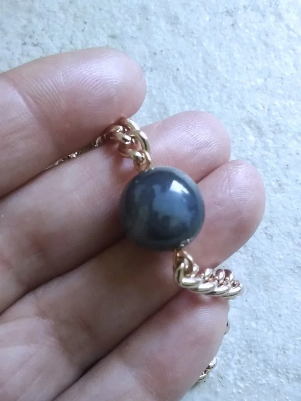 Minimalist Monochrome Chain Bracelet w. multi-hued India Agate Bead. Fits 7-7.5